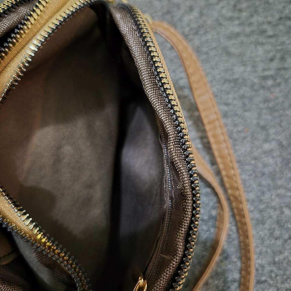 Geometric Patchwork Crossbody Bag - Picture 3 of 10